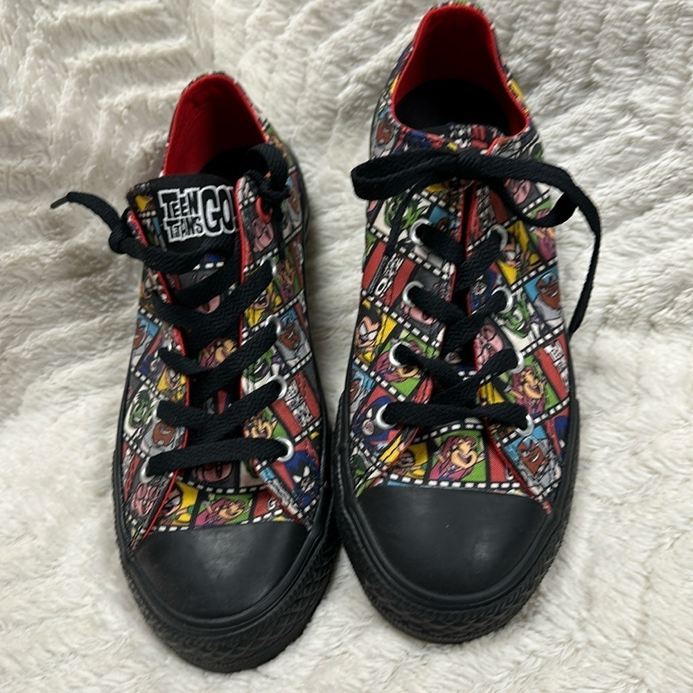 Converse Teen Titans Go kids sneakers size 3 low top shoes, EUC